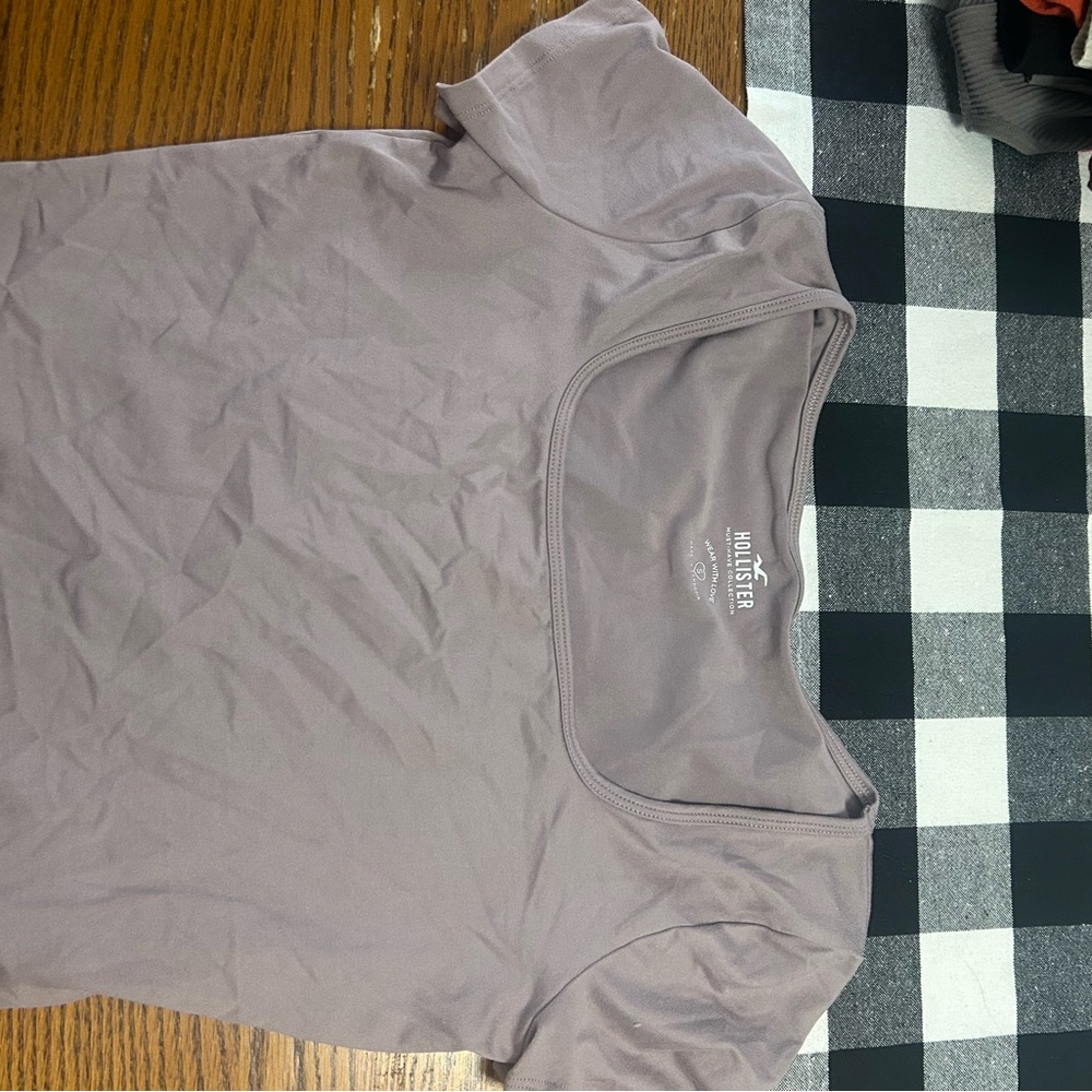 Hollister  Lavender Short Sleeve Tee